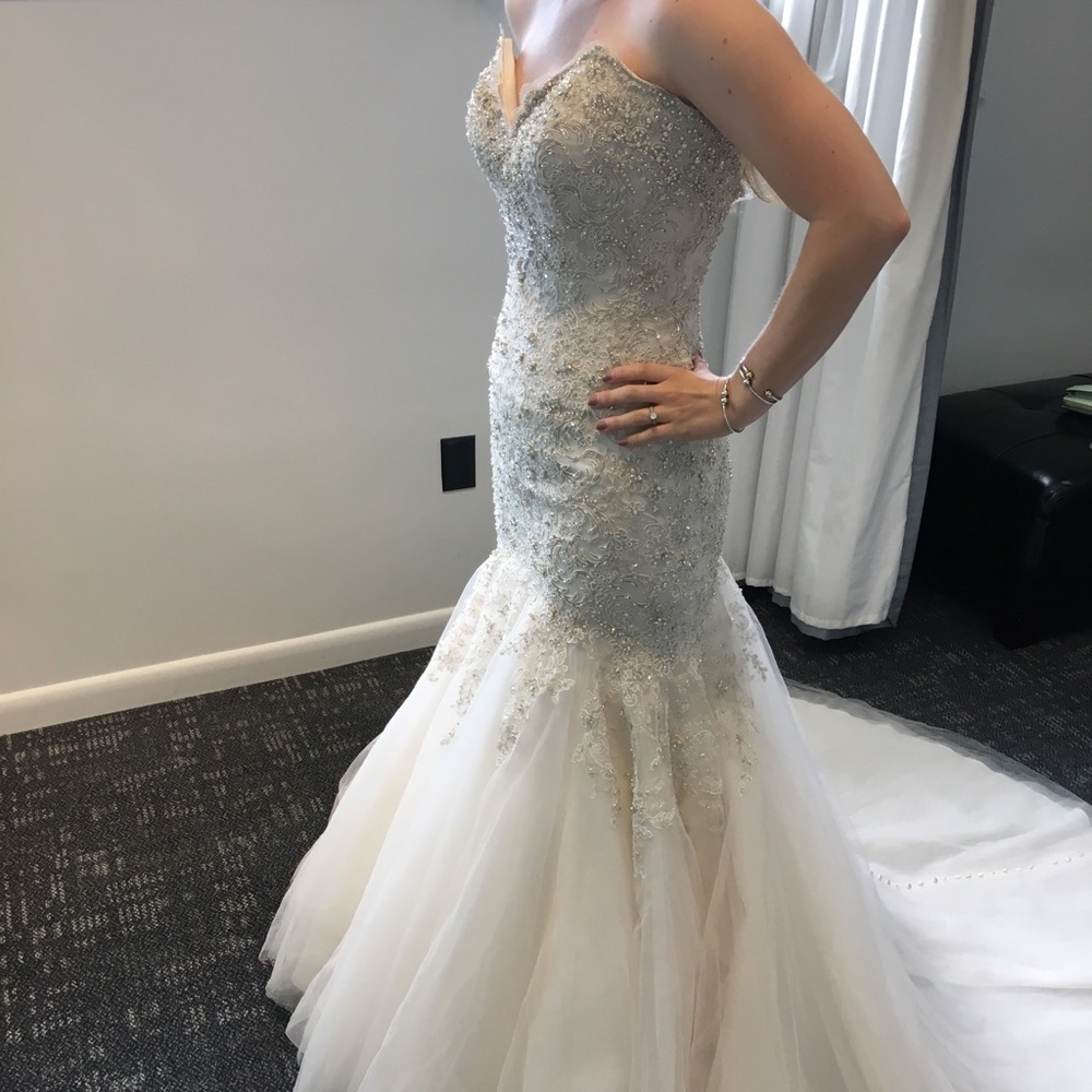 Liv Harris wedding gown - Picture 5 of 8